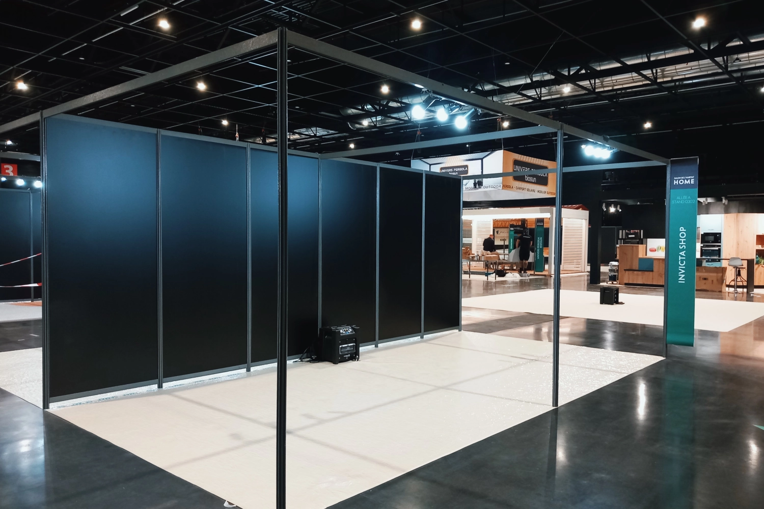 stand modulaire, cloison mélaminé noir, stand packagé pour salon pro